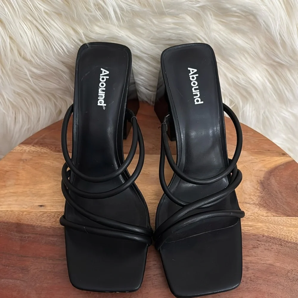 Abound Austyn Black Strappy Block Heel Sandals Square Toe Size 9.5 NWOT